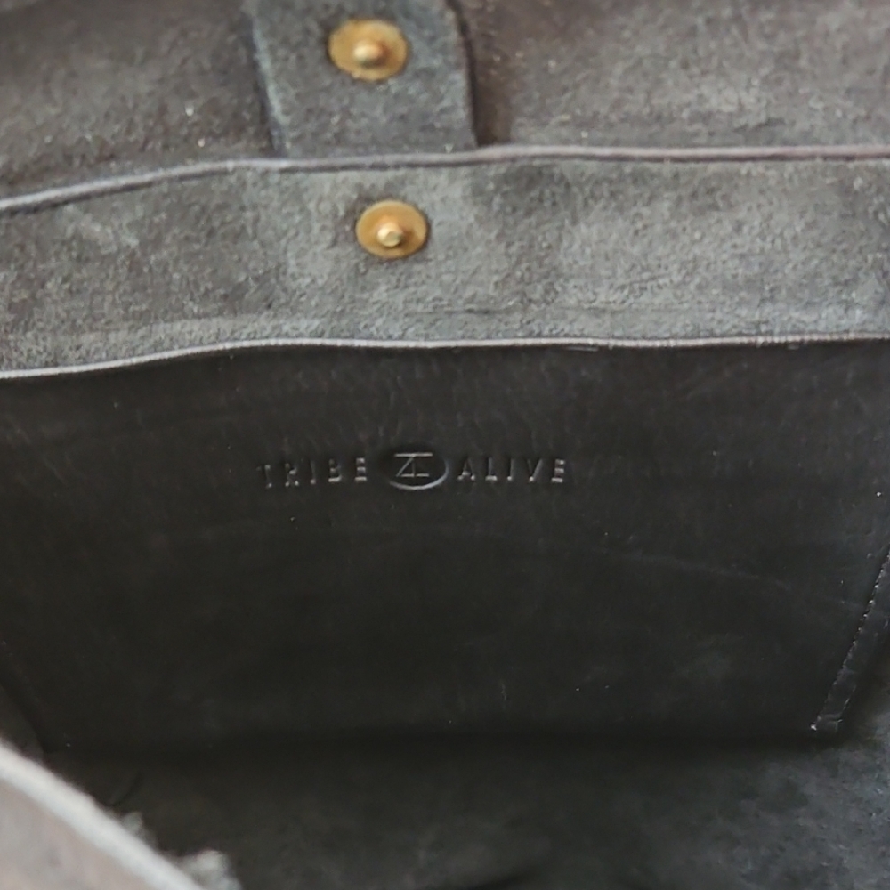 Black Leather Shoulder Bag From MAGNOLIA MARKET - Picture 7 of 8